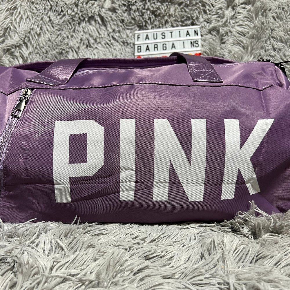 NWOT Spacious Duffle Bag Waterproof Polyester Tons Of Pockets & Room